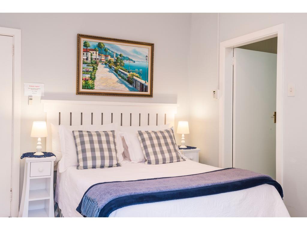 Bed & Breakfast Flamingo Rocks 4*