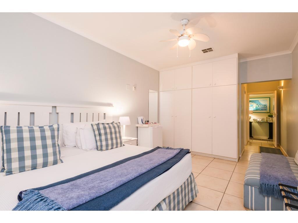 Flamingo Rocks 4*