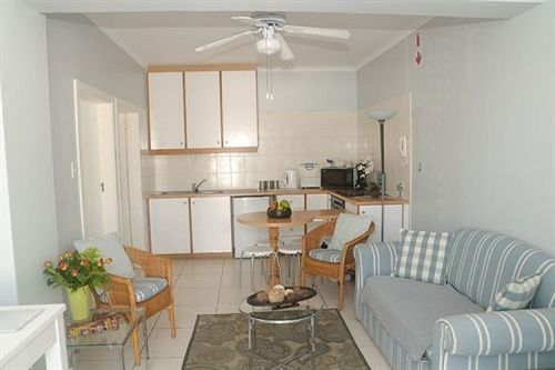 Flamingo Rocks 4*
